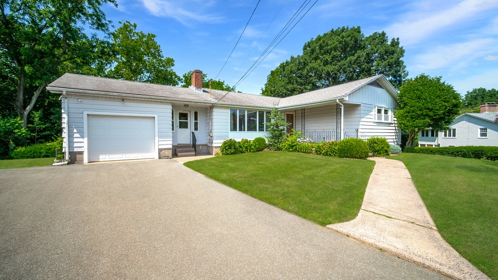 76 Milardo Ln, Middletown, CT 06457 - photo 1