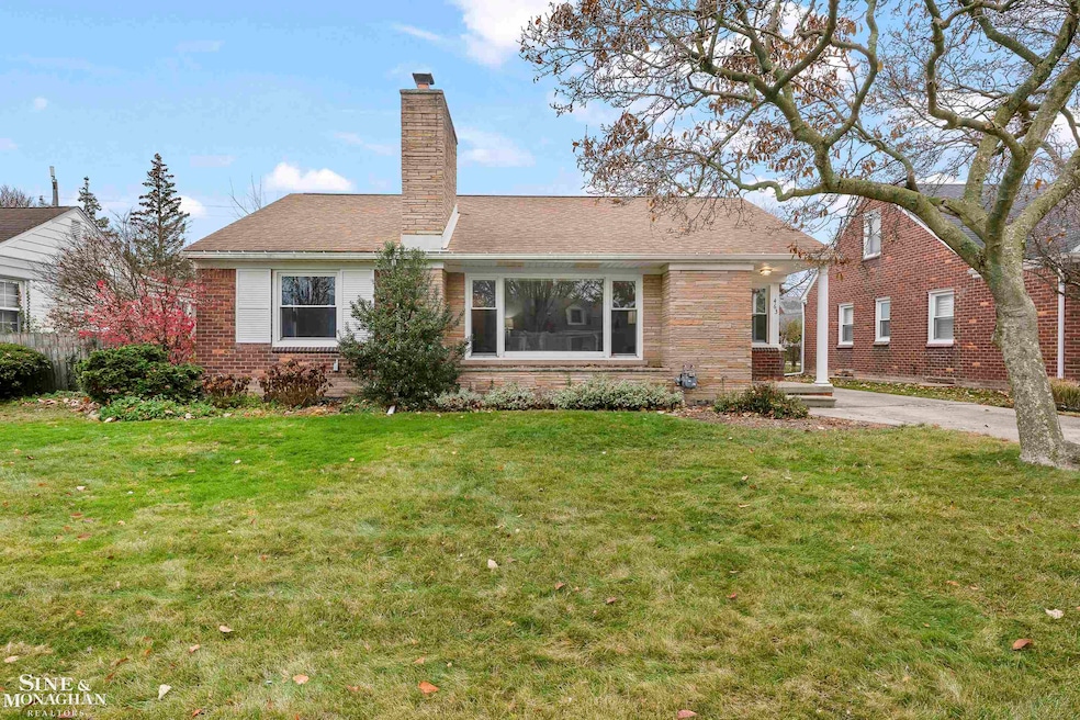 463 Colonial Ct, Grosse Pointe Farms, MI 48236 - photo 1