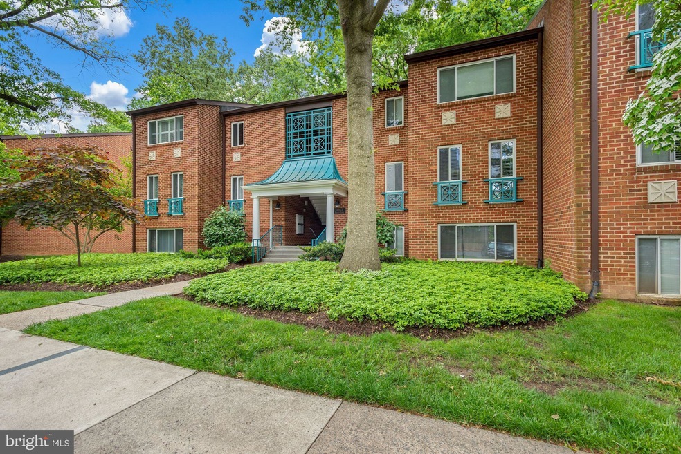 11823 Breton Ct unit 1A, Reston, VA 20191 - photo 1