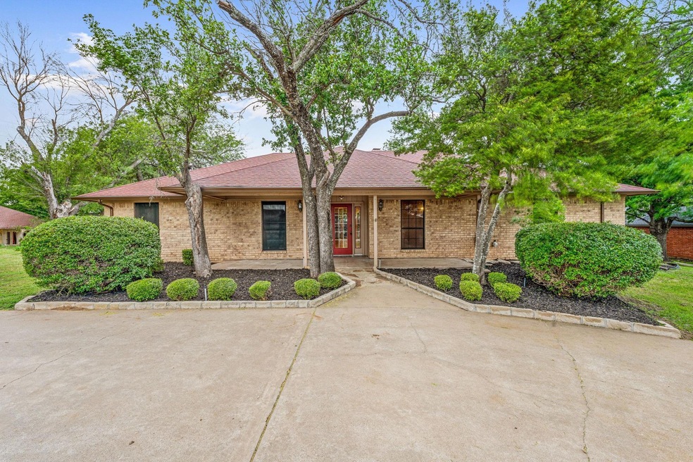 4206 Cimmaron Trail unit 20, Granbury, TX 76049 - photo 1