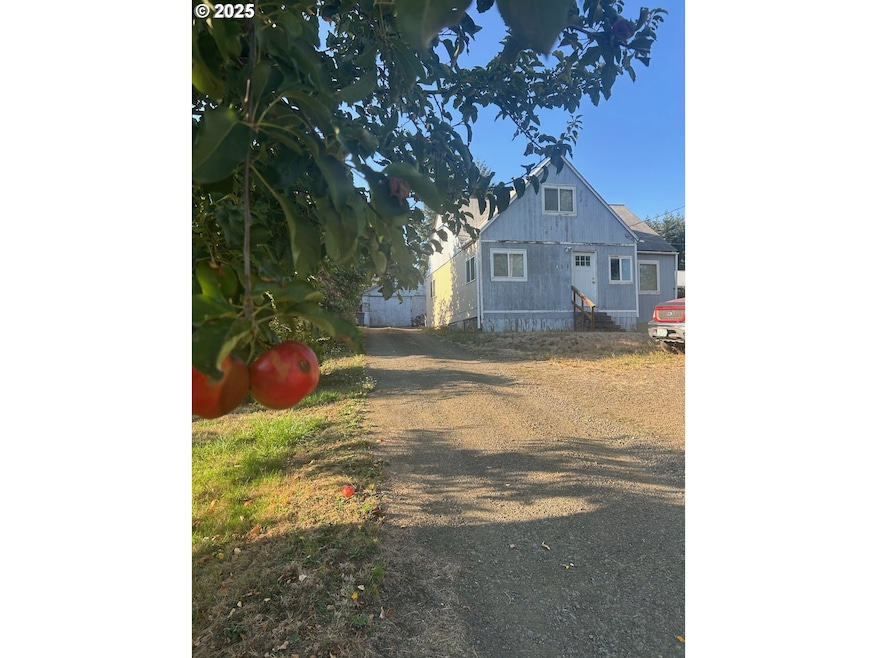 122 NE 4th St, Willamina, OR 97396 - photo 1