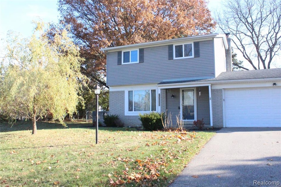 2716 Ravenglass Rd, Waterford, MI 48329 - photo 1