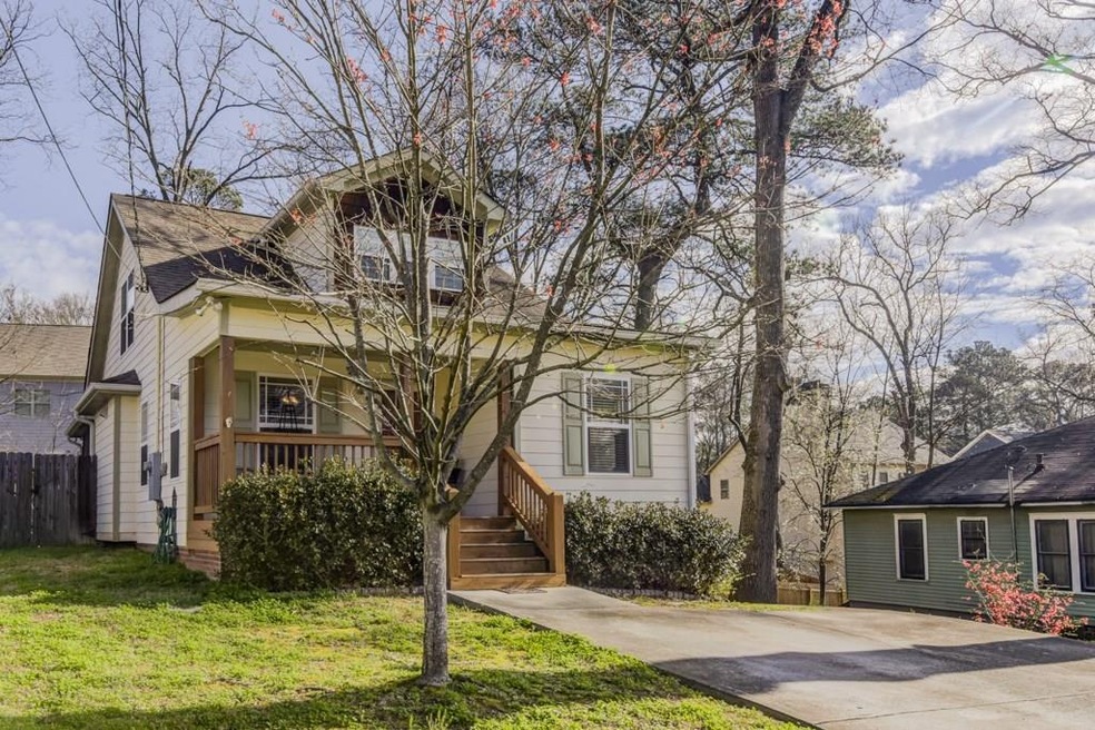 Craftsman Bungalow in the Heart of Riverside!