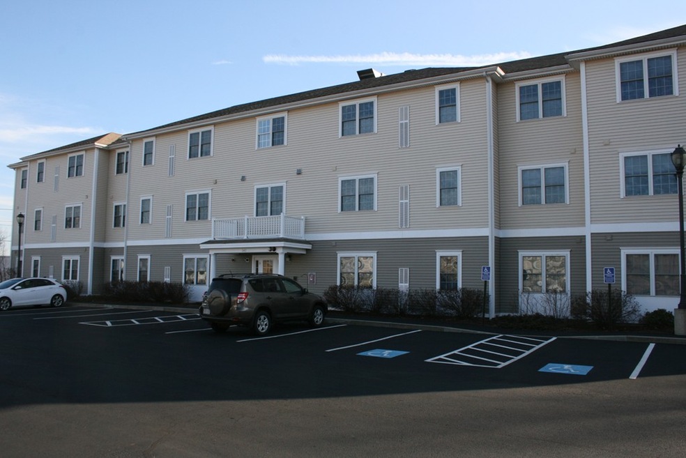 545 Page St unit 204, Stoughton, MA 02072 - photo 1