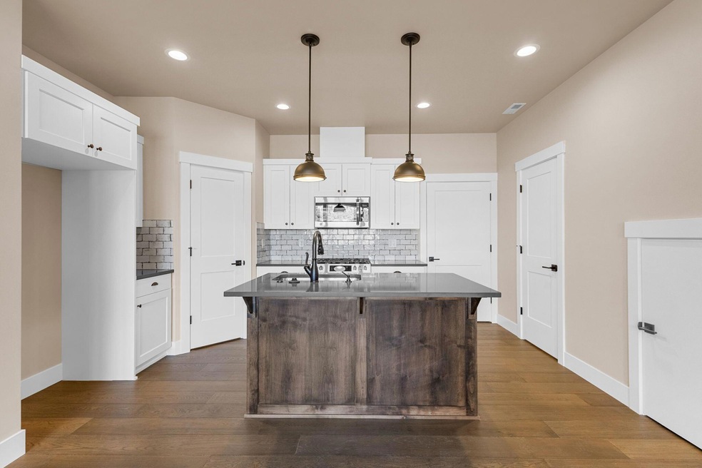 8-web-or-mls-3944 SW Badger, Redmond (10