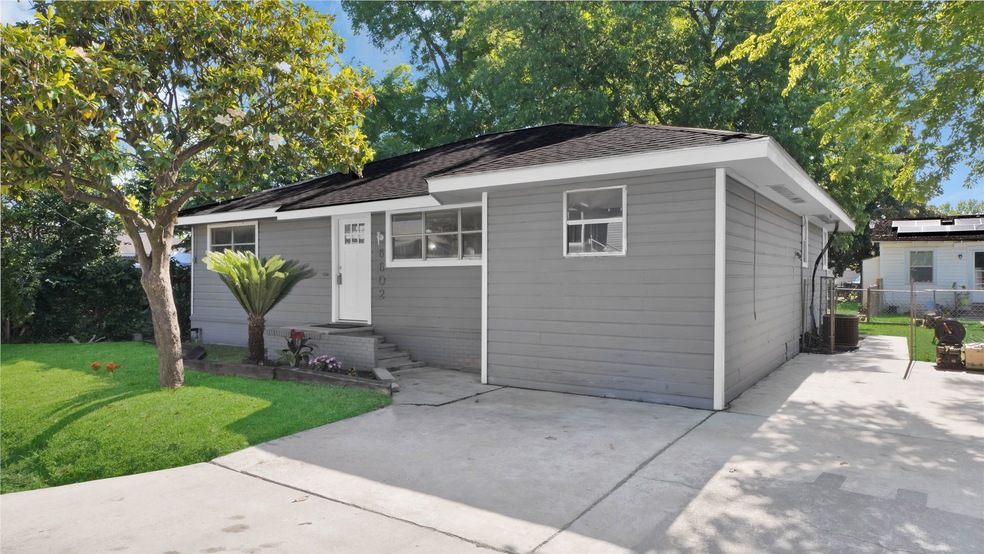 6602 Trumbull St, Houston, TX 77022 - photo 1