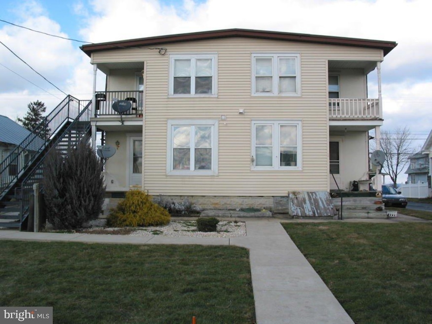 984 W Main St unit 2, New Holland, PA 17557 - photo 1