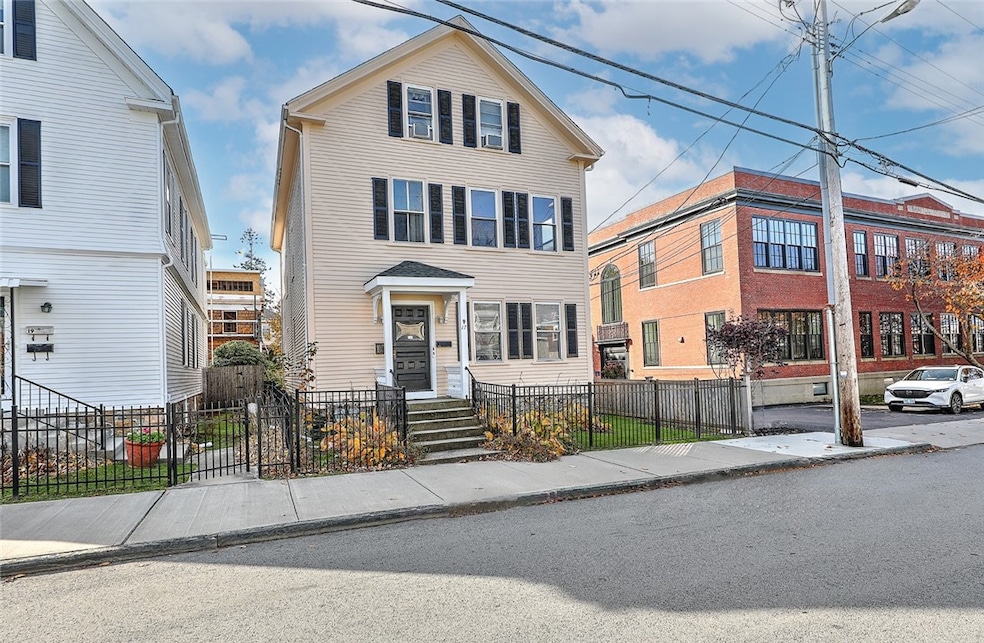 17 Cranston Ave, Newport, RI 02840 - photo 1