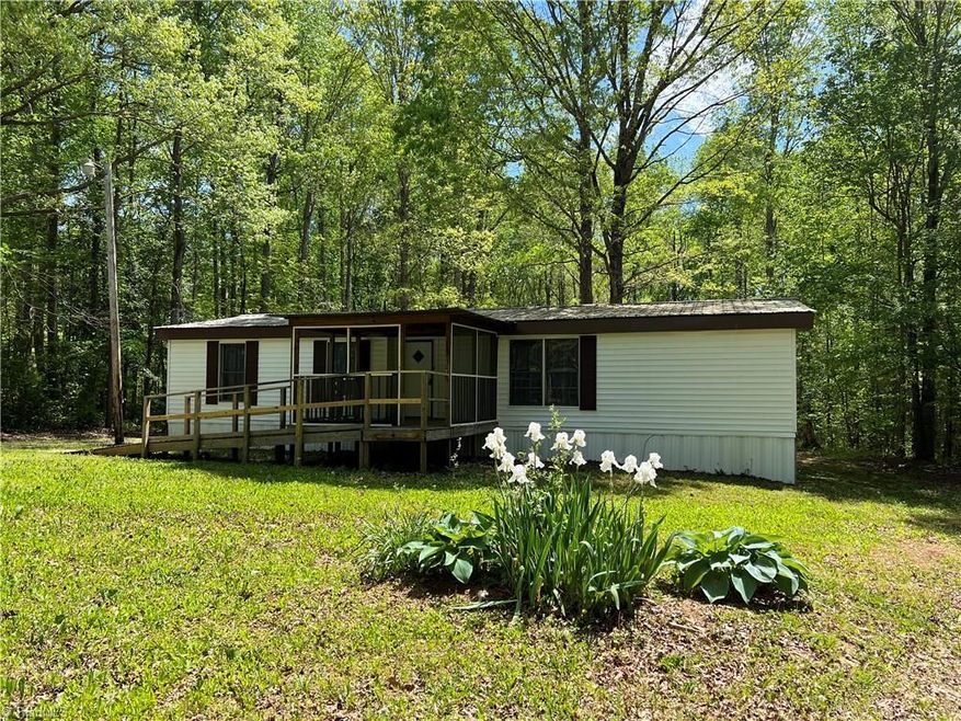 2131 Forest Hills Dr, Asheboro, NC 27205 - photo 1