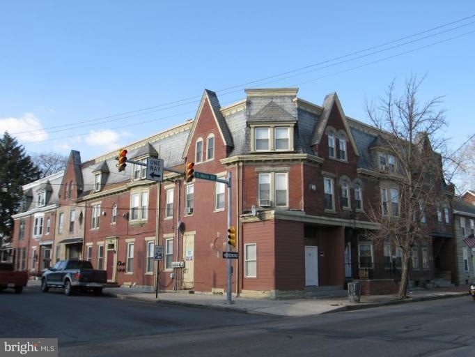 7 W Catherine St unit 1, Chambersburg, PA 17201 - photo 1