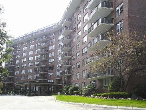 Imperial Towers unit 805, Chestnut Hill, MA 02467 - photo 1