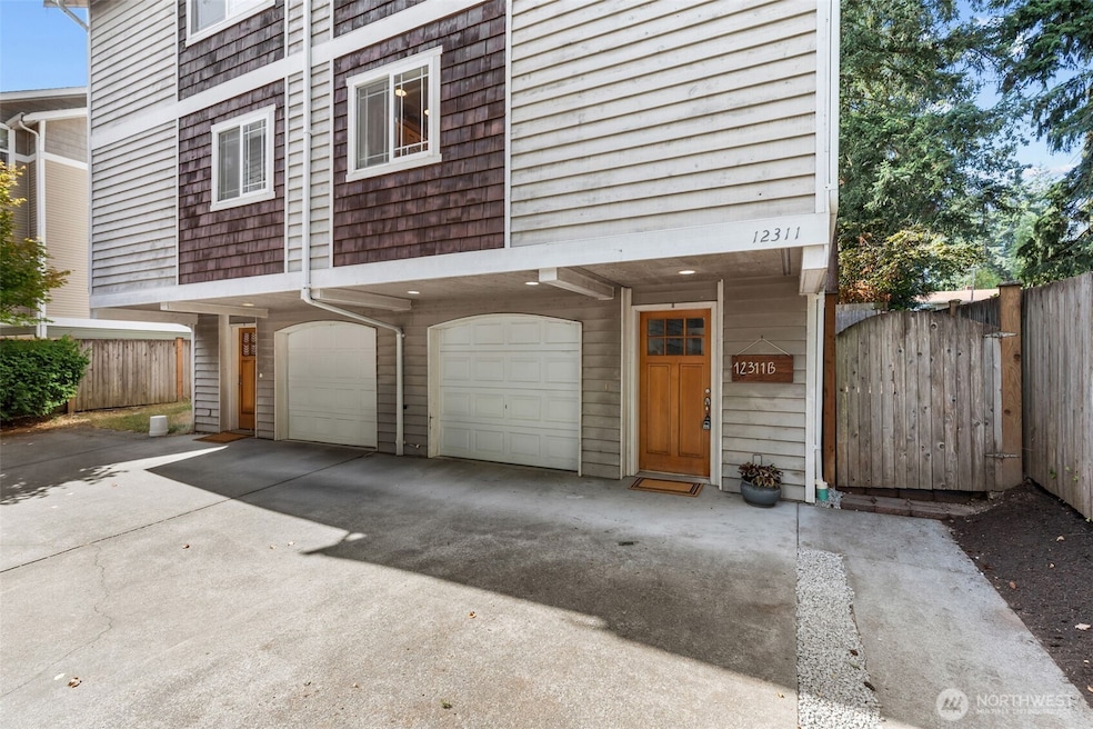 12311 Roosevelt Way NE unit B, Seattle, WA 98125 - photo 1