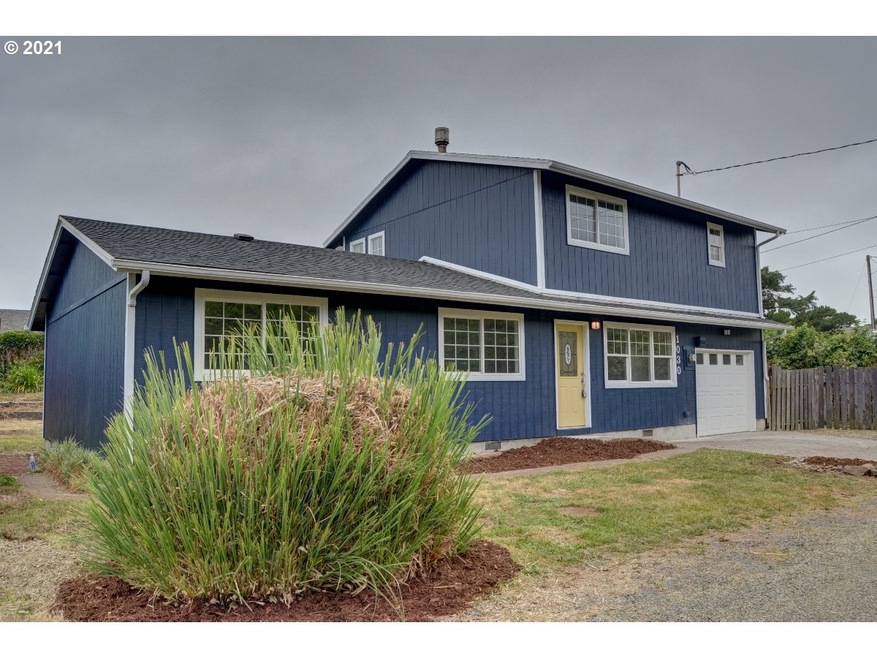 1030 SW Mark St, Newport, OR 97365 - photo 1