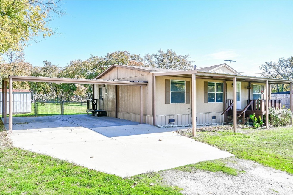 413 Daisy Dr, Granbury, TX 76049 - photo 1