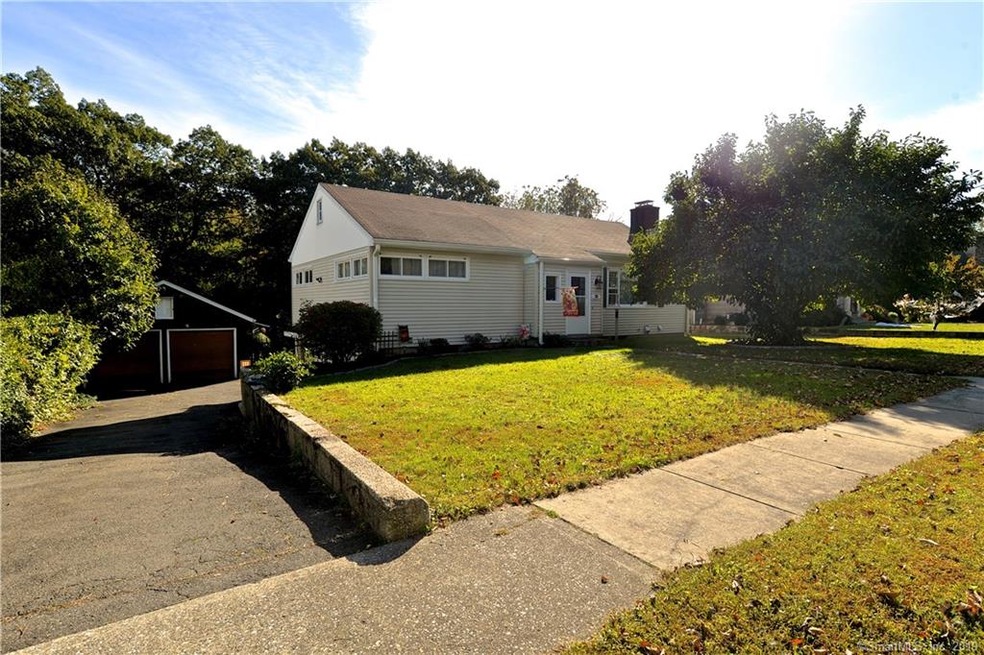 139 Courtland Hill St, Stamford, CT 06906 - photo 1