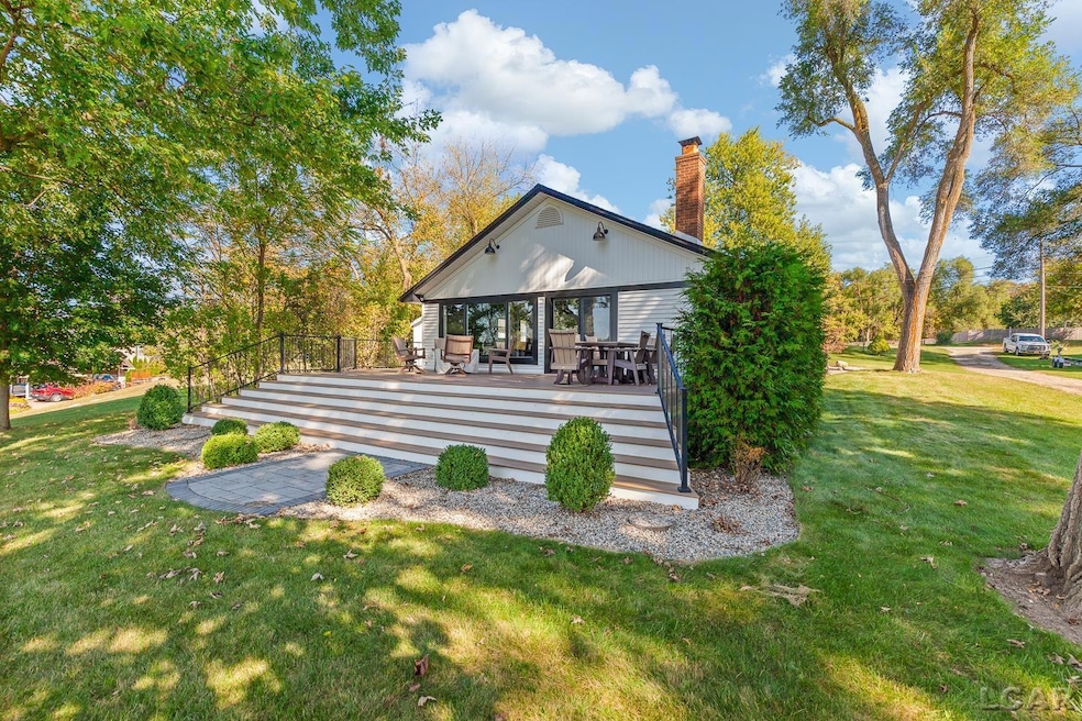 6103 Highland Ave, Manitou Beach-Devils Lake, MI 49253 - photo 1