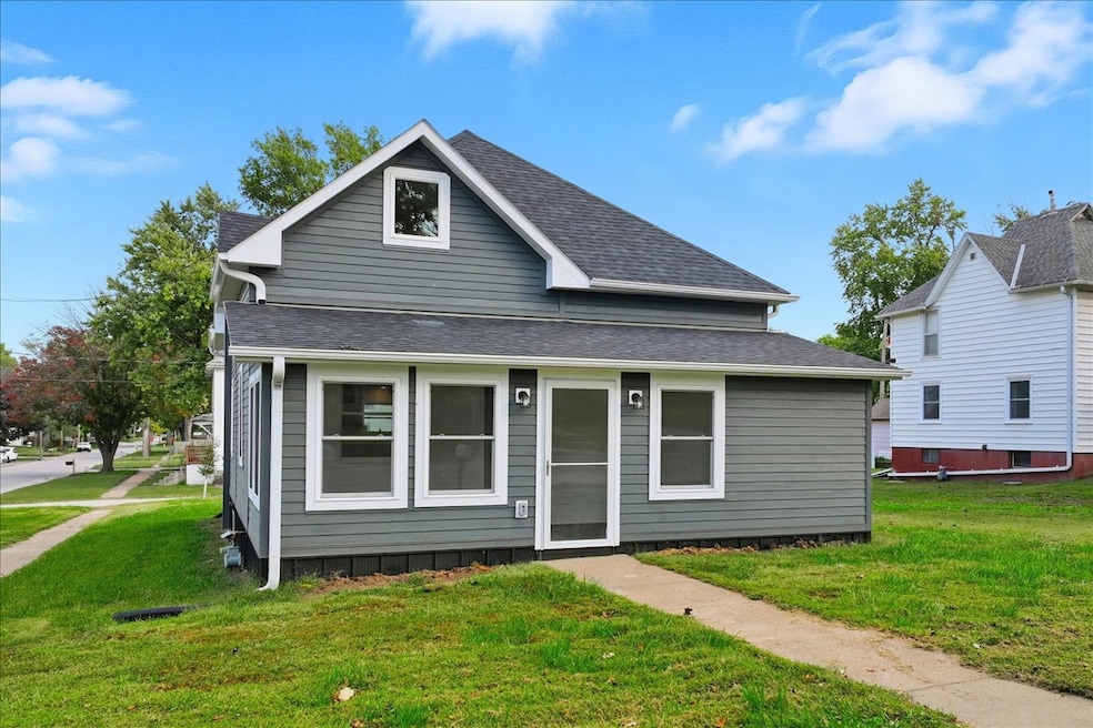 213 W Sheridan Ave, Shenandoah, IA 51601 - photo 1