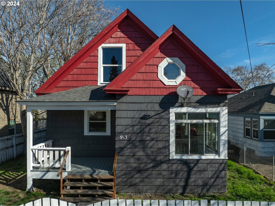 913 E 8th St, the Dalles, OR 97058 - photo 1