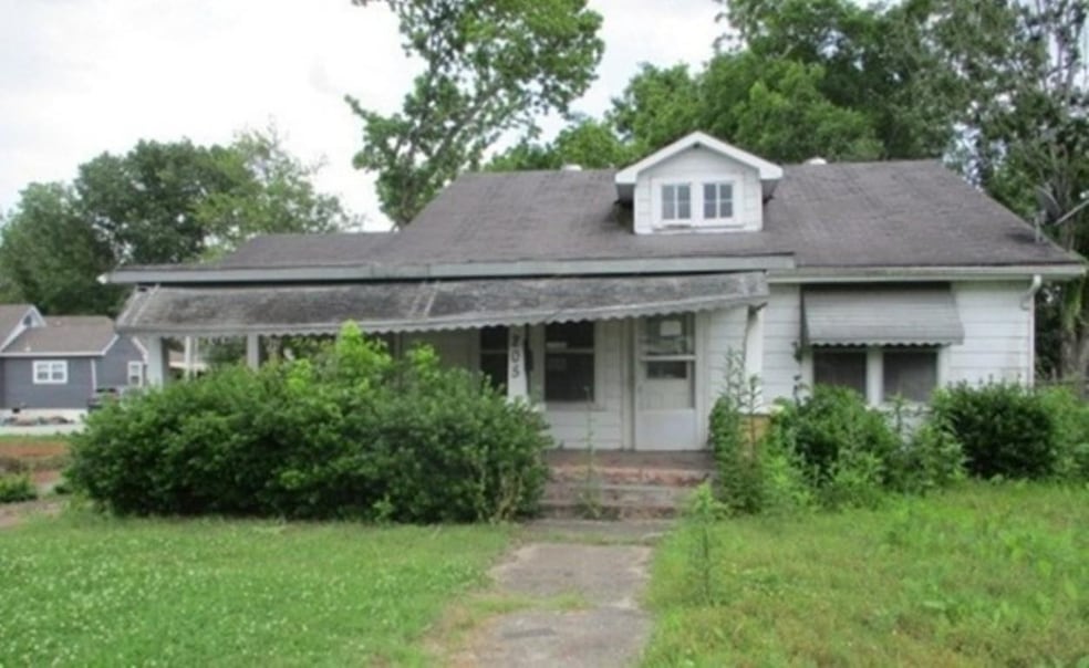 205 S Mulberry St, Tuscumbia, AL 35674 - photo 1