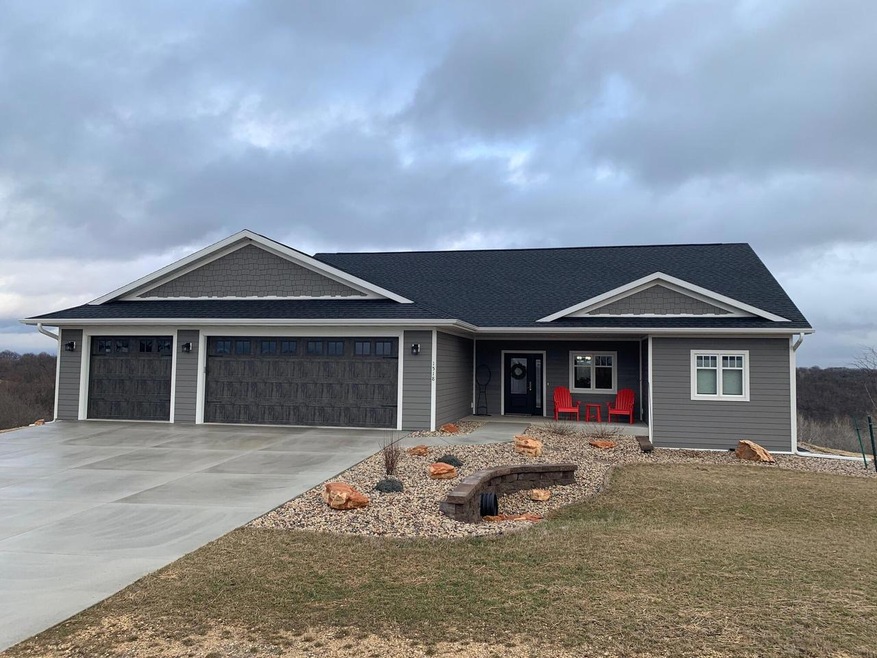 1518 Ambrosia Ct Ct, La Crescent, MN 55947 - photo 1