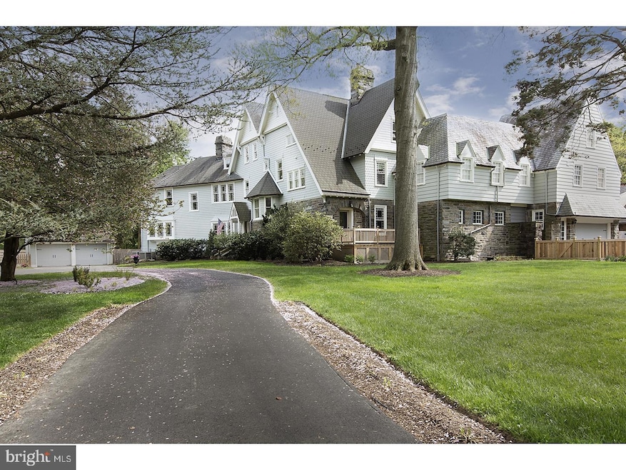 540 E Gravers Ln, Glenside, PA 19038 - photo 1