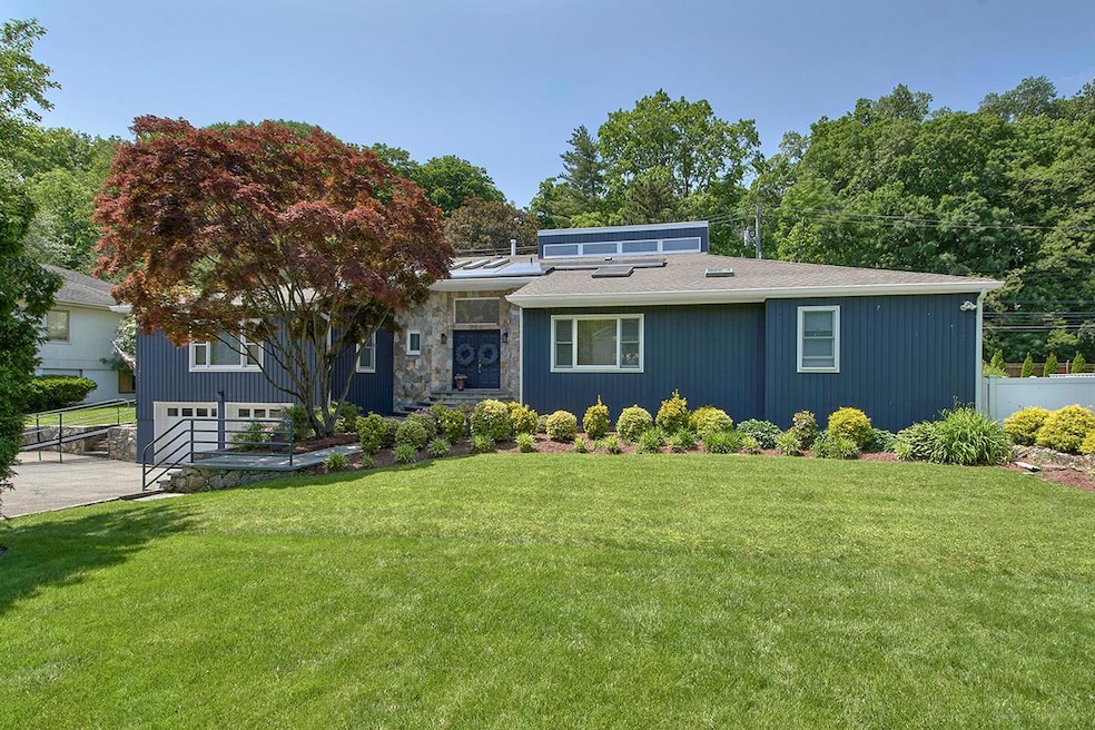 Sold $1,425,000 • Co-Listing Agent