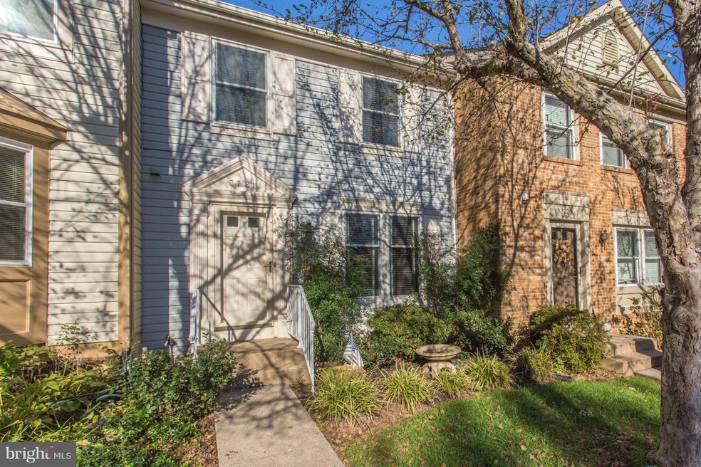 3721 Mazewood Ln, Fairfax, VA 22033 - photo 1