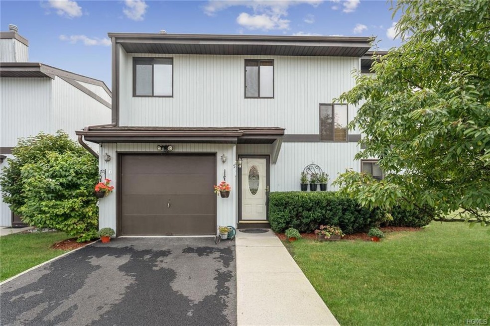 5 Saint Stephens Close, Middletown, NY 10940 - photo 1