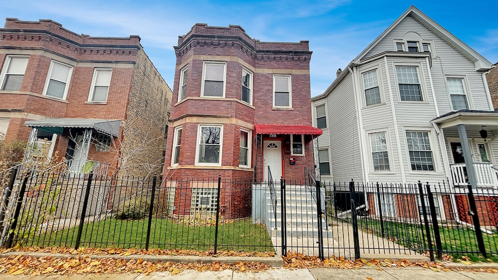 2308 N Avers Ave unit 2, Chicago, IL 60647 - photo 1
