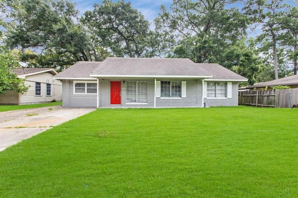 10410 Hollyglen Dr, Houston, TX 77016 - photo 1