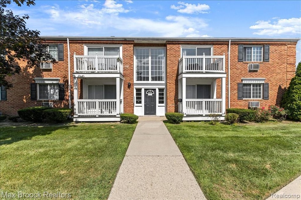 2425 Torquay Ave unit 101A, Royal Oak, MI 48073 - photo 1