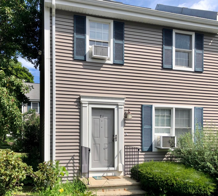 1 E Clairmont Ct front
