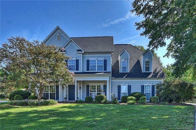 Beautiful setting in Laurel Park welcomes you home