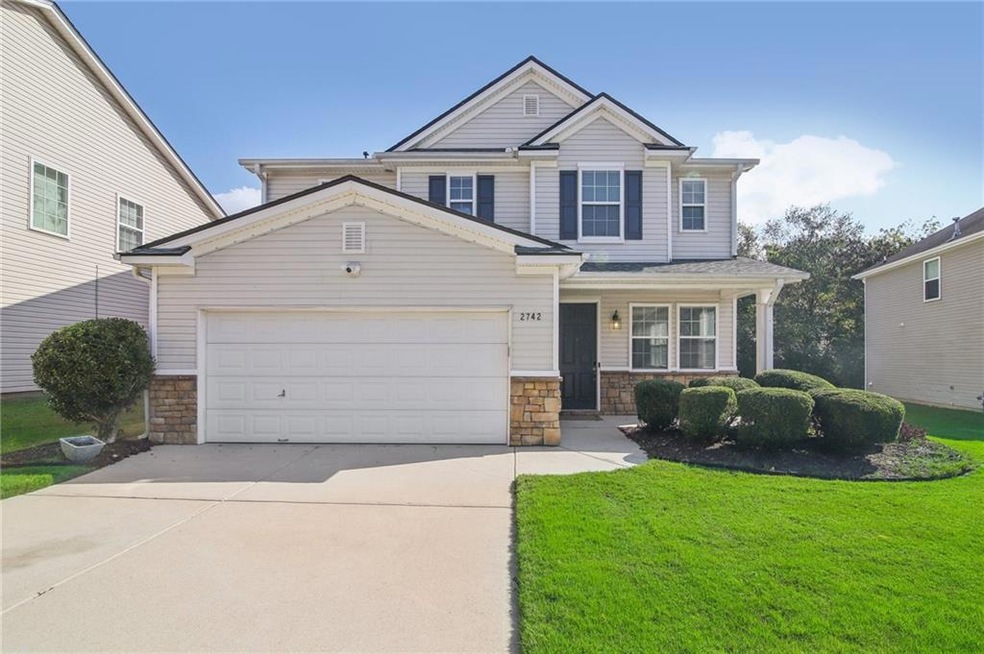 Craftsman-style home featuring a front lawn and a 