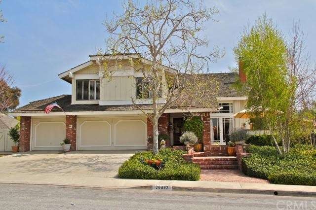 Dazzling pool home! 4 bedrooms, 3 baths and an ent
