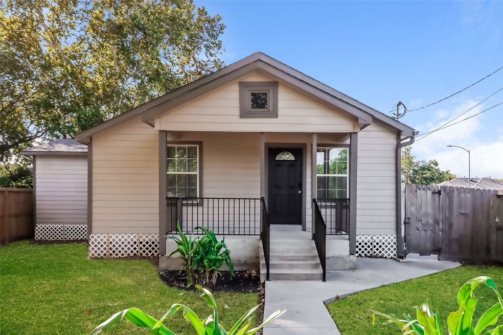 8219 Moon Beam St, Houston, TX 77088 - photo 1