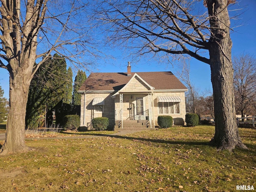 918 Seminary St, Wilton, IA 52778 - photo 1