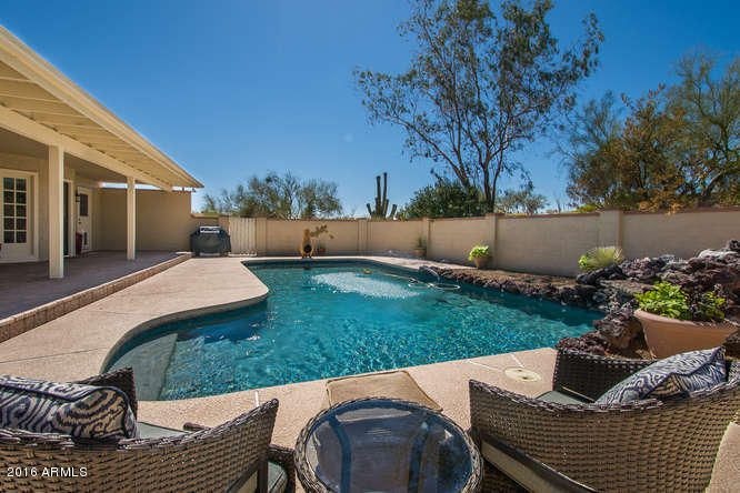 Pool Seating in Full Sunshine