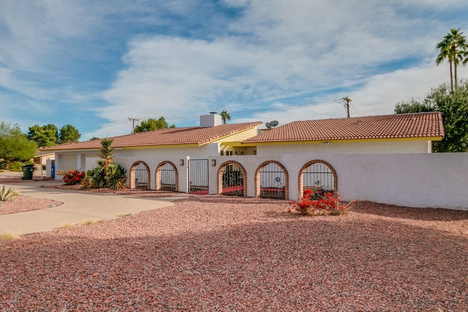 Country Gables-001