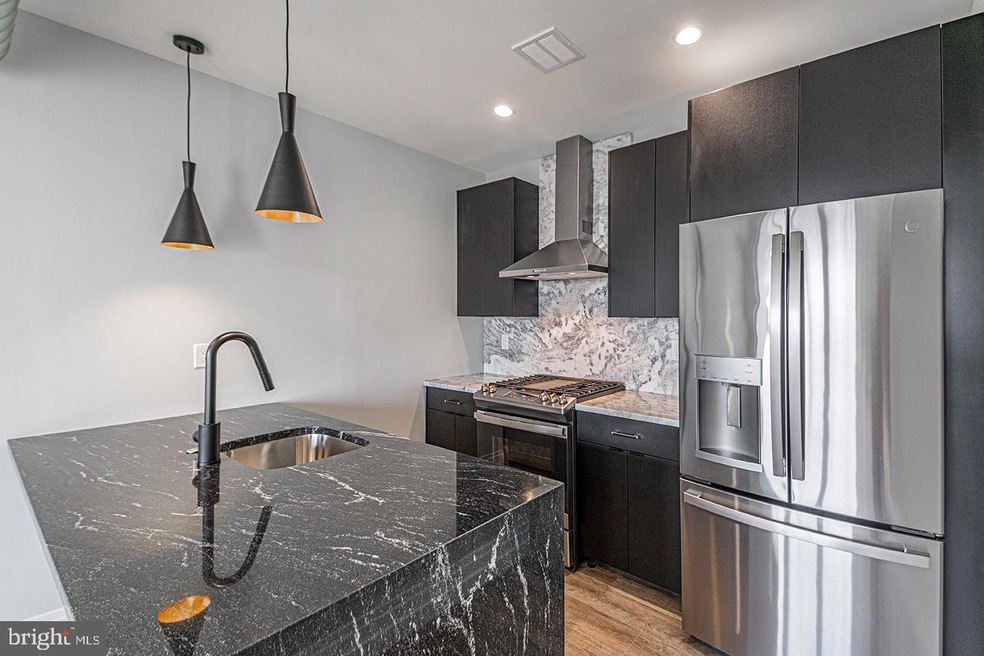 526 Brown St unit 405, Philadelphia, PA 19123 - photo 1