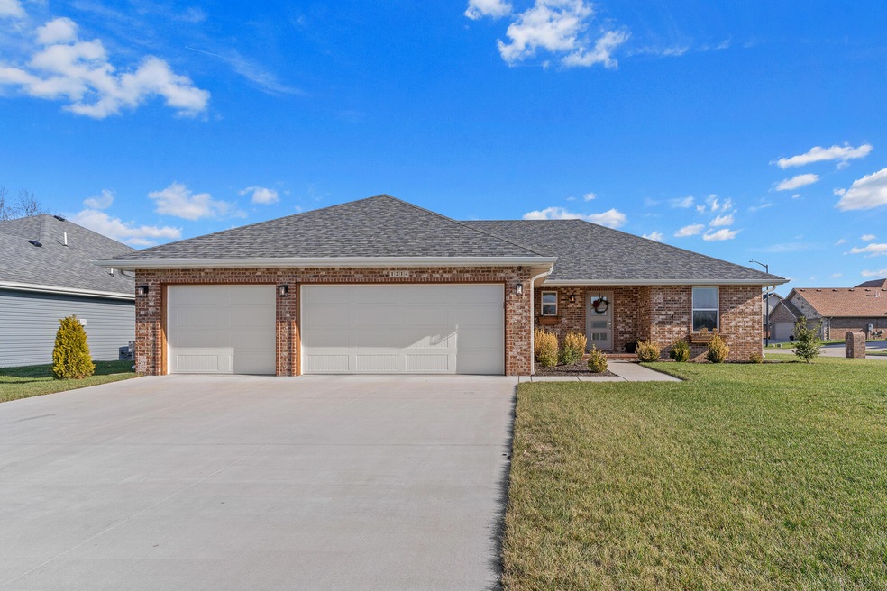 1214 S Fountain Dr-1