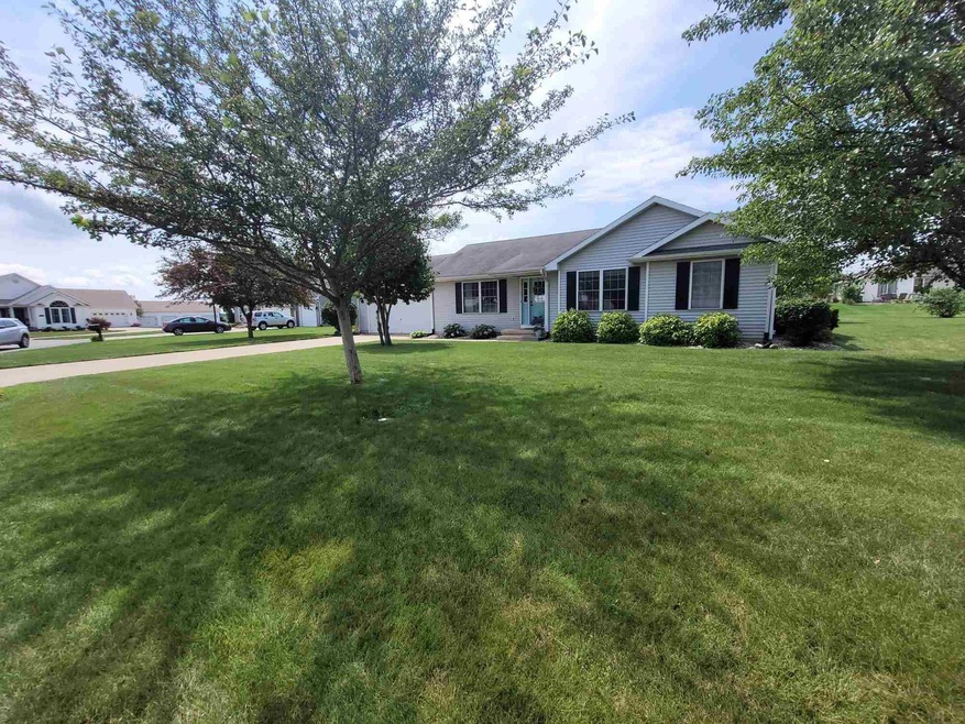 706 Aster Ct, Bourbon, IN 46504 - photo 1