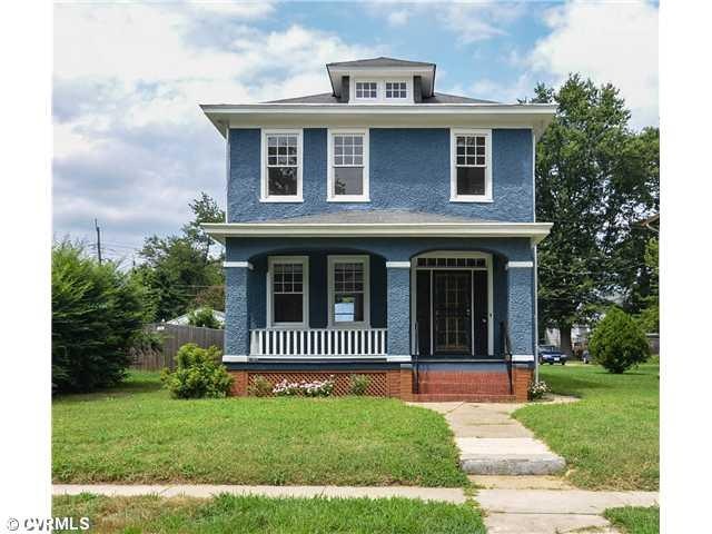 Exterior Front - Fantastic Four Square with low ma