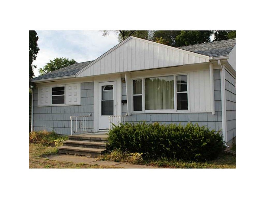 3212 Mount Vernon Rd SE, Cedar Rapids, IA 52403 - photo 1