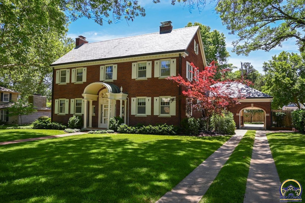 3133 SW 15th St, Topeka, KS 66604 - photo 1