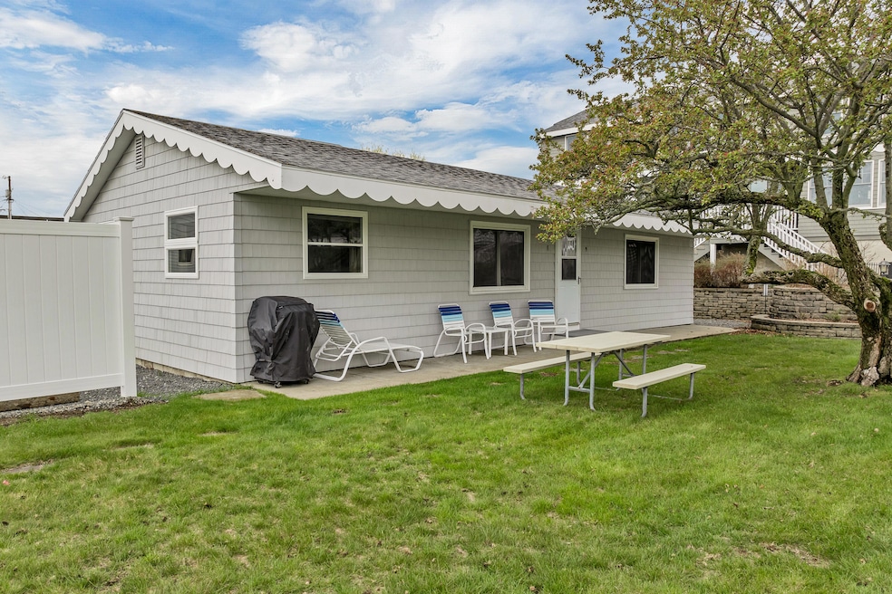 273WebhannetDr-002