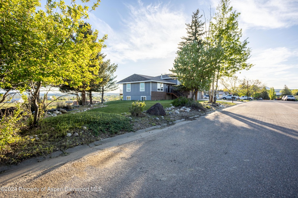 1120 Lecuyer Dr, Craig, CO 81625 - photo 1