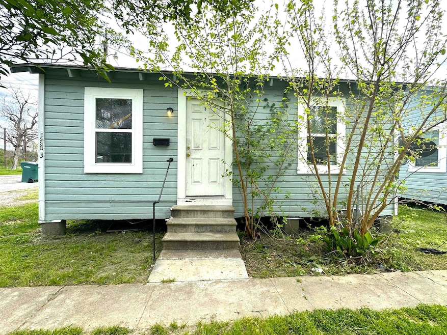 1233 Long Ave unit 3, Beaumont, TX 77706 - photo 1