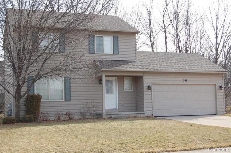 388 Cove View Dr, Waterford, MI 48327 - photo 1