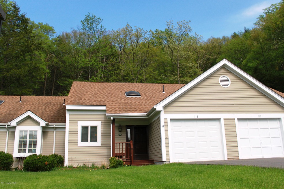 118 Duck Hollow Cir, Stroudsburg, PA 18360 - photo 1